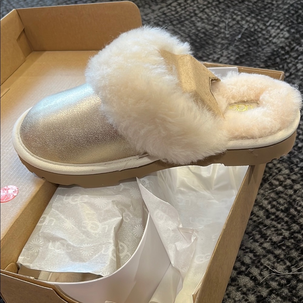 UGG K Cozy II Metallic Shearling Lined Slippers Size girls 2